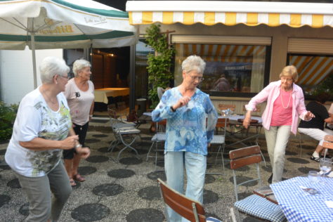 Ausgelassene Ehrenamtler feiern im Aueler Hof am 20. Juni 2017