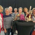 VertreterInnen der Seniorenvertretung Lohmar mit Sonja Lenneke, Herrn Hase und seiner Meise